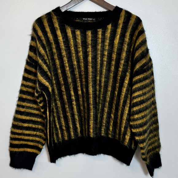 NWT Wild Pony Fuzzy Sweater Black & Yellow Tiger Stripe Oversized Women Size S/M - Picture 3 of 11